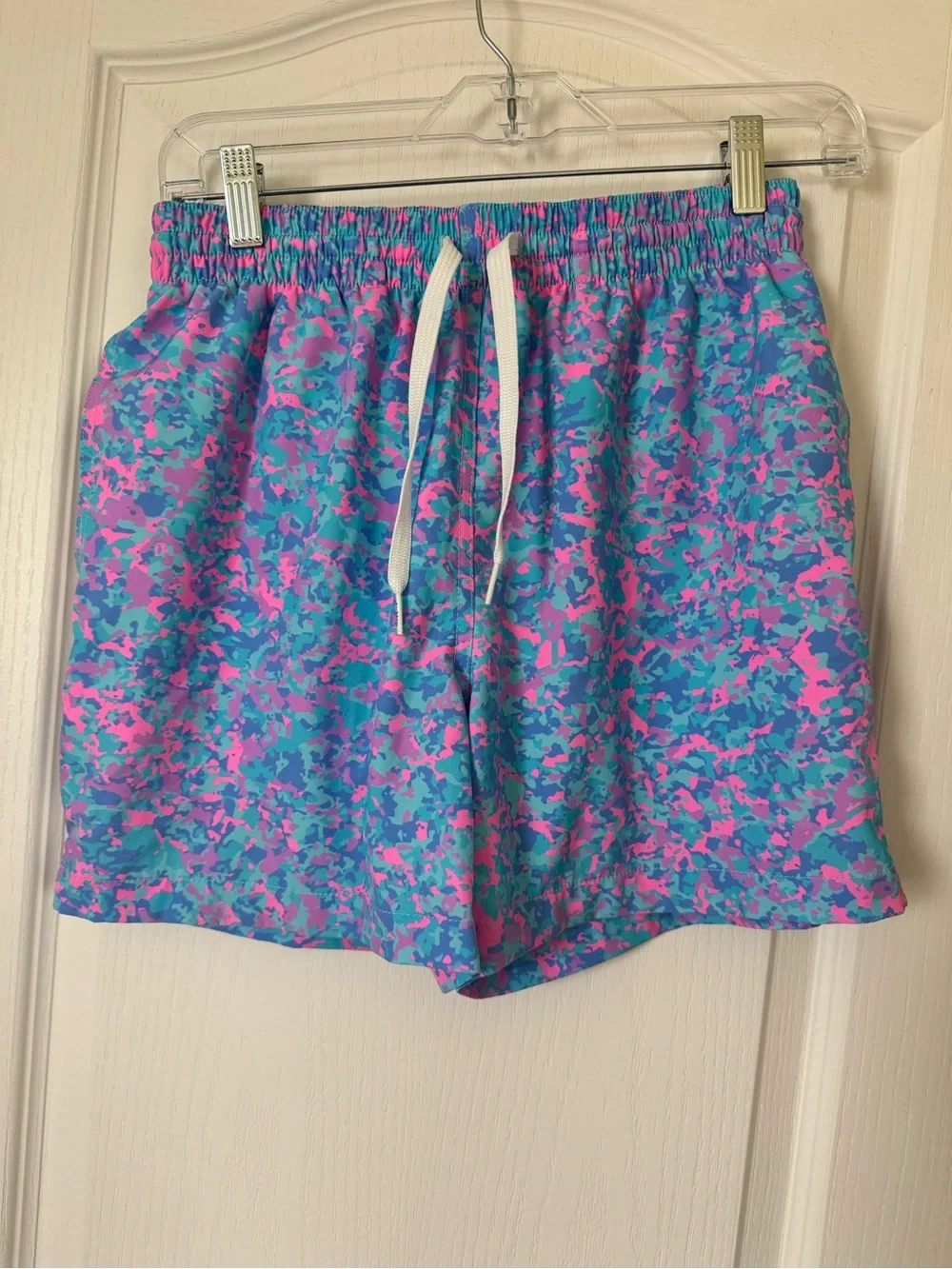 Chubbies Men’s Swim Trunks 5.5” Inseam Size Small Pink Blue Teal Print Lined